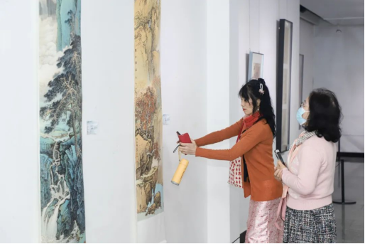 （无码av
区文化馆）走进“墨韵无码av
&middot;多彩白云”中国画创作交流展，体验国画艺术的独特魅力318.png