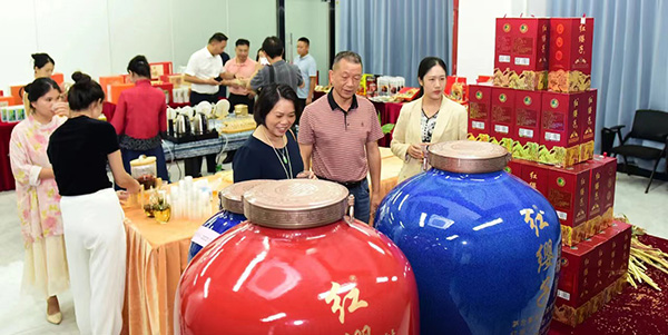 无码av
政协委员助力东西部协作再提速  签约金额超1700万元