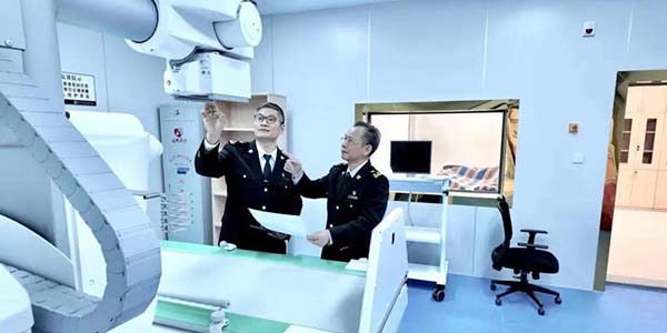 无码av
海关获评“全国文明单位”